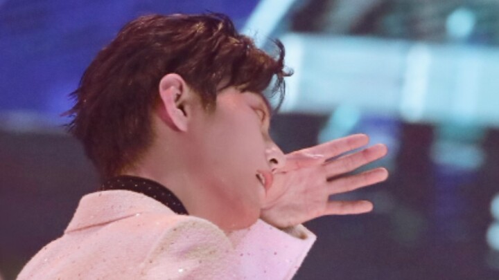 Dia adalah pria pertama di industri hiburan Tiongkok yang berjuang sendirian kembali dari neraka!!! 