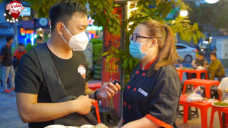 Ẩm Thực Đường Phố Hồng Kong Mực Khổng Lồ Trên Đường Phố Sài Gòn