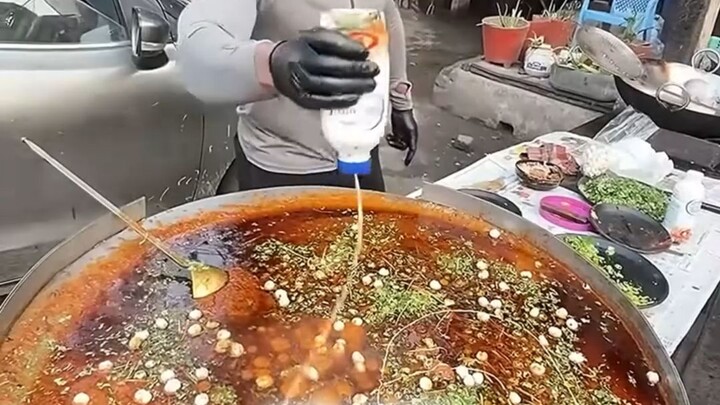 I’m Chovy—please make my 10,000-rupee Genghis Chicken ready!