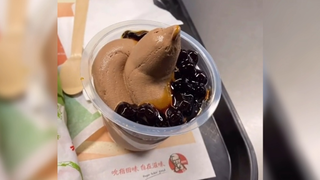 คุณกล้ากินไอศกรีมแบบนี้หรือไม่?