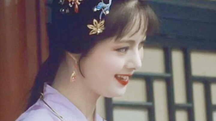 她明明长着一张人间富贵花的脸，却想要演丫鬟？？