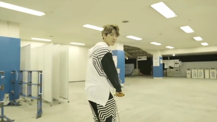 Saat itu, begitu melihat Sehun muncul, aku langsung terpesona habis-habisan！！！！！(*๓´╰╯`๓)♡ Ia langsu