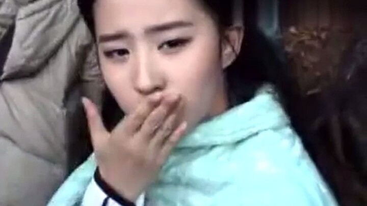 Do you like this behind-the-scenes footage of Liu Yifei filming even more after watching it?