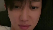 Xu Minghao was so angry that he immediately sat up to defend his old man's shirt, his eyes widened.