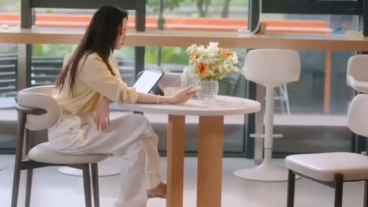 (เต็มเรื่อง)เธอหาแฟนเช่ามาช่วยไลฟ์ขายของ แต่ดันเจอเทพบุตรสมัยเรียนในคราบเด็กเสิร์ฟ งั้นก็เขานี่แหละ.