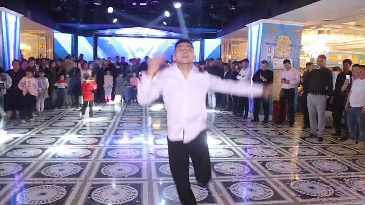 Uyghur handsome man classic dance performance