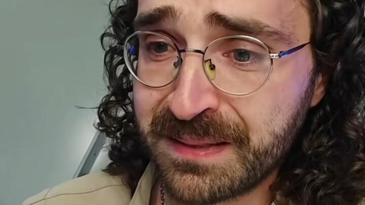 A foreigner translates a Chinese short essay and can’t hold back tears by the end.