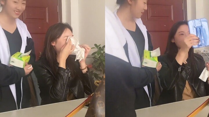 Dance teacher bursts into tears after being told she's fat; after calming down, one move steals the 