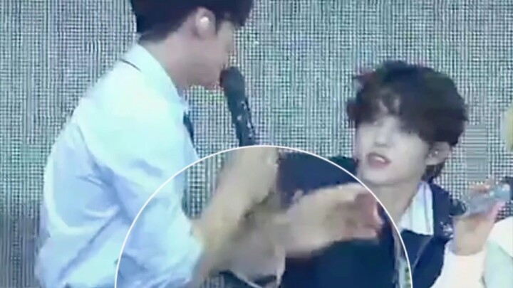 Kukoo: Don’t put it on!    Minkyu: I’m putting it on! Stop pushing me!