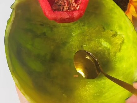 Ăn xong dưa hấu đi lau nhà