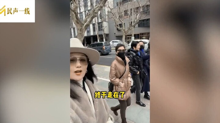 Cô gái khoe ảnh mình cùng 4 cô bạn thân áp dụng chế độ chia đều chi phí suốt 40 năm: Đi chơi chẳng c