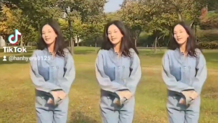 【Seohyun】221023 Seohyun updates Instagram video with caption: Taking a walk, hype boy💃 hope you guys