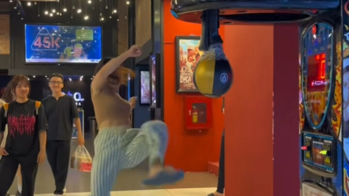 A so-called Taekwondo black belt expert