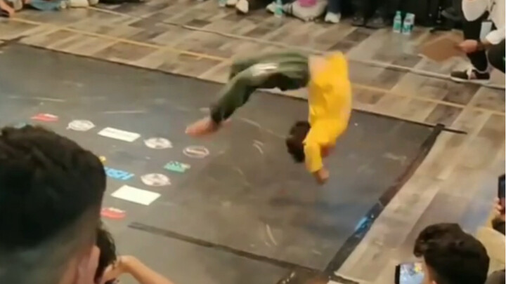 Thần đồng nhảy hip-hop 6 tuổi, kỹ năng vũ đạo siêu đỉnh khiến cả khán phòng choáng váng, chiêu cuối 