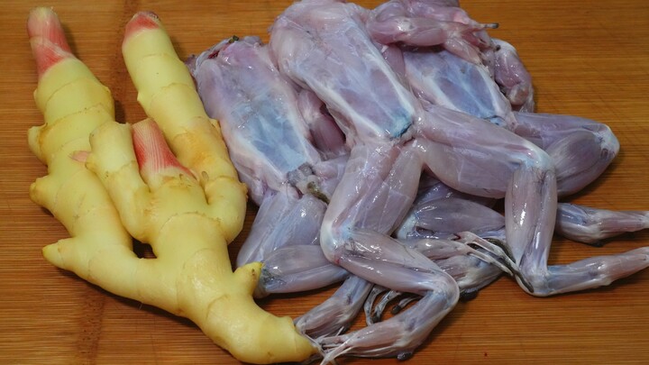 Bullfrogs and young ginger are a match made in heaven! A restaurant dish costs 158 yuan, but you can