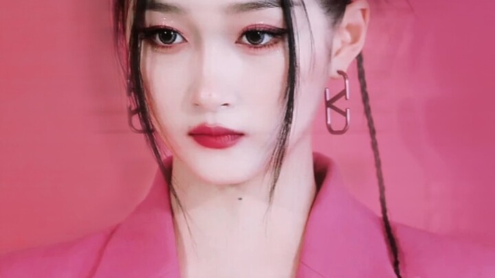 أضحكني حقًا! إذا لم نمدح الساقين الطويلتين للجميلات، فهل نمدح الكرش الكبير لبعض الناس؟