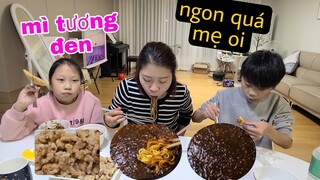 3 MẸ CON ĂN MÌ TƯƠNG ĐEN. THIT CHIÊN GIÒN KIỂU TRUNG HOA