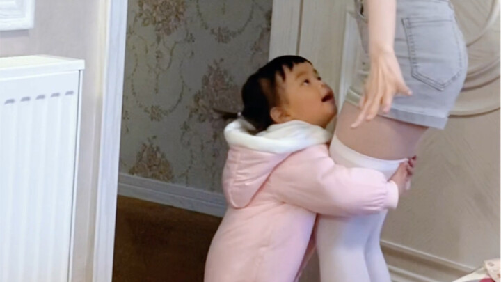 [Little Hamster] When Auntie Meets Her Little Niece Pooping