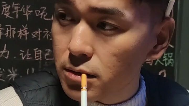 Cô ta lại dám nhòm ngó nước bọt của tôi!