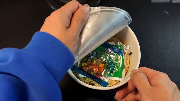 LOL! This is the grassiest Master Kong instant noodles I have ever seen hahahaha
