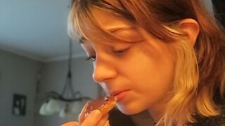 患上厌食症的网友，让妈妈决定自己一天的食物