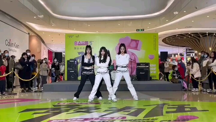 น้องสาวคนเล็กของ Shen Xiaoting เต้น NMIXX และ lesserafim ในรายการโรดโชว์