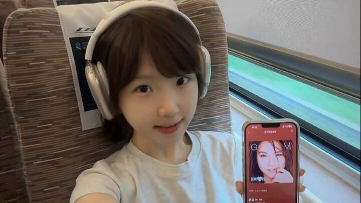 我摘下耳机 你走出了屏幕