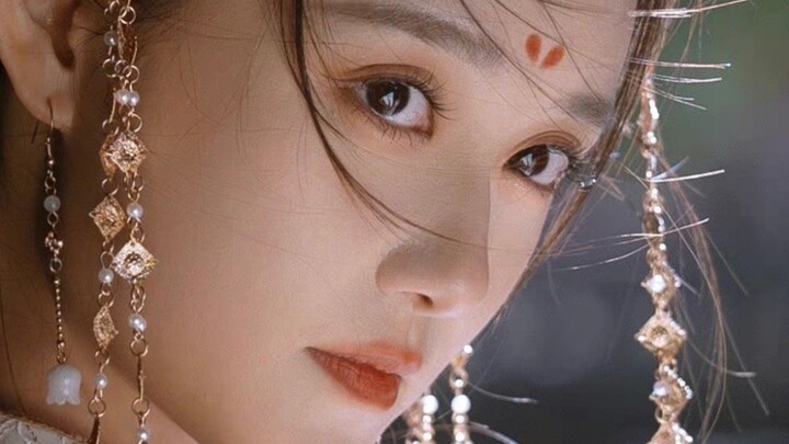 [Jiang Yiyi] She said it was snowing, her eyes were full of stories, and others were listening, but 