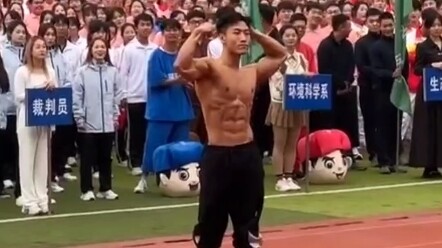 大学生运动会，开场表演炸了