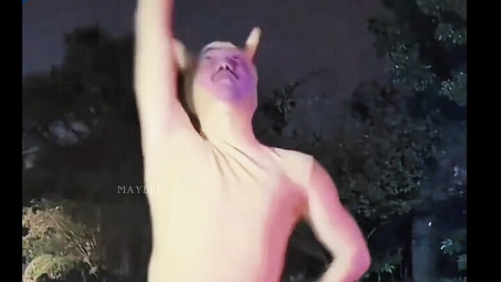 كان تشانغ شينغتشاو في الأصل راقصًا رئيسيًا أيضًا، يا له من جد نيو يرقص بمهارة حقيقية هههههههه