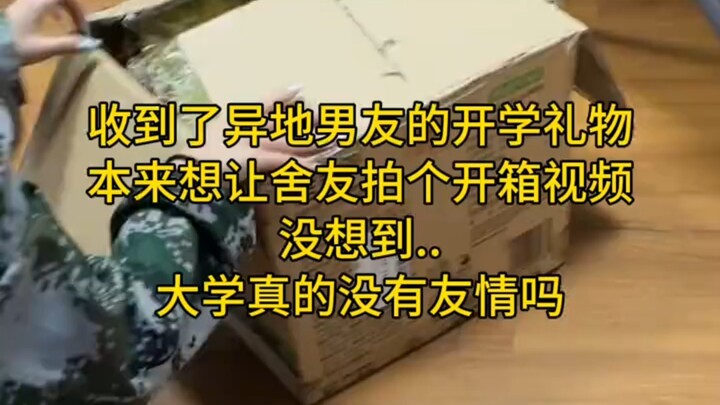 “Nhận được quà bạn trai gửi, bạn cùng phòng nói………”