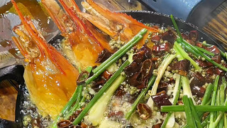 Thai Cuisine: Giant Tiger Prawns — Let's Make Boiling Shrimp with a Whole Bucket of Oil, Recreating 