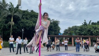 A breath of fresh air in the world of cross-dressing big men. The most powerful aerial dance is the 