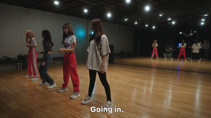 Bài tập nhảy "Kill This Love" của BLACKPINK (cảnh quay chưa phát hành từ phim tài liệu)