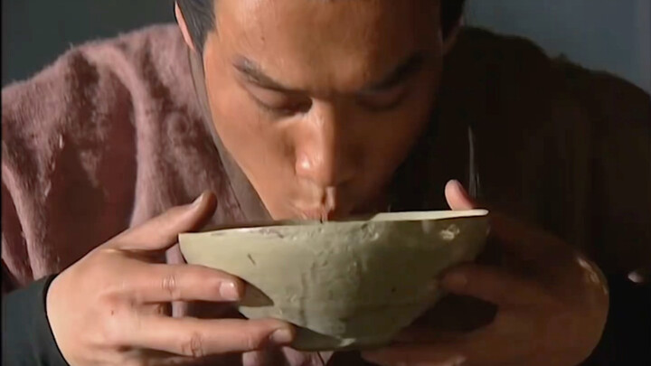"3 pounds of braised beef, 18 bowls of wine, and a man who can solo Jingyang Ridge after drinking!"