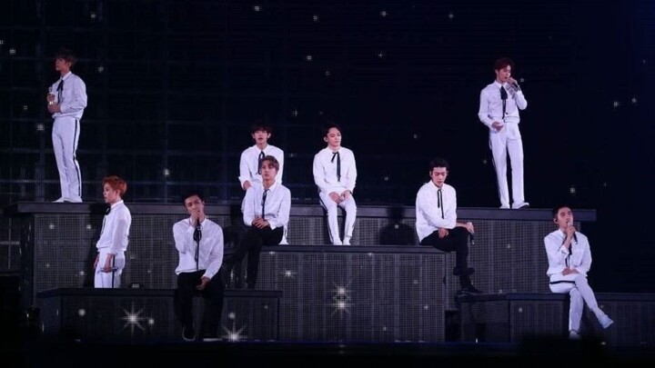 【EXO】【Concert Comedy Fails】That Outfit for Mishaps—It’s All the Clothes’ Fault