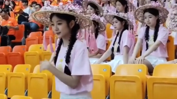 สาวน้อยซีตำแหน่งของเชียร์ลีดเดอร์เม่ยโจว