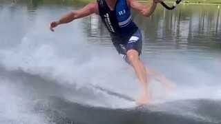 مسابقة رائعة للتقنيات المبهرة في التزلج على سطح الماء، واللحظة الأخيرة عند ترك اليدين كانت الأكثر جر