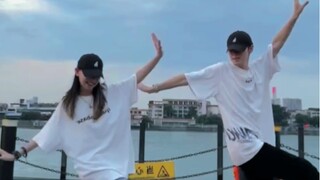 假期气氛到位了，舞一个