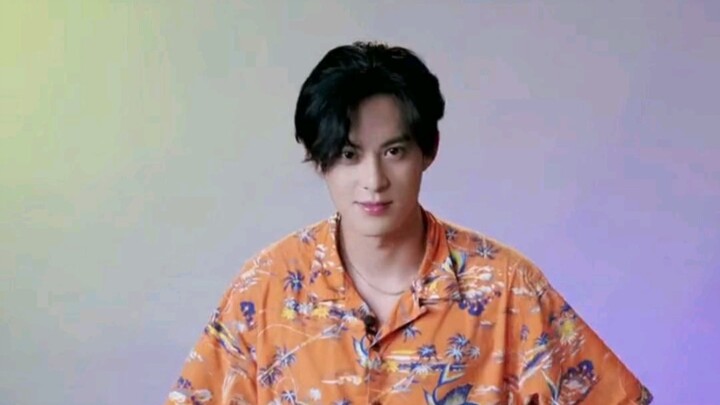 ใครที่ไม่เคยเห็น Wang Hedi แสดงรำชายตลก ๆ จะต้องเสียใจใช่ไหม?