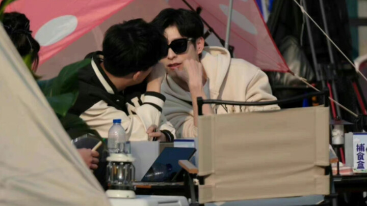 [Tao Yuan] I could watch the two of you fool around a hundred times!!