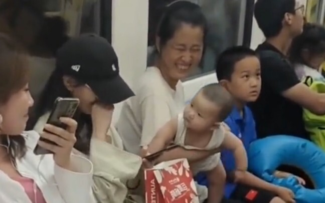 “พฤติกรรมชวนงงของเด็กน้อยมนุษย์”