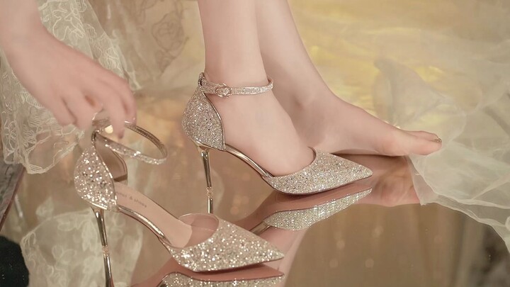 Sân khấu tinh xảo số 5: Bữa tiệc giày cao gót, cũng là trải nghiệm cho đôi chân nhỏ.