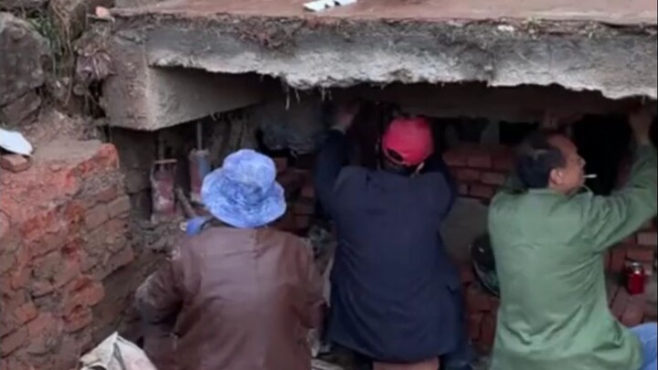 It's absolutely insane—houses, self-built rural homes, house raising—totally unexpected!