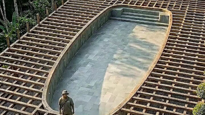 एक छिपा हुआ बंकर, क्रिस्टल जैसी साफ झरनों के बीच… क्या तुम उसे ढूँढ सकते हो? 💎🌊#रहस्य #झरना