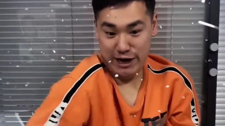 Trước sức mạnh tuyệt đối, tất cả đều trở nên vô nghĩa.