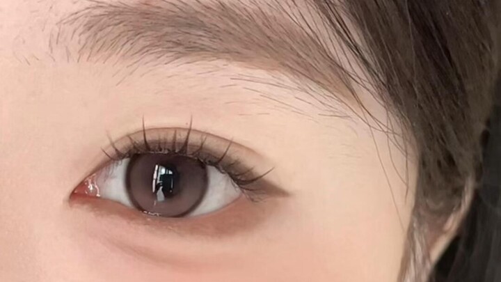 Akhirnya bisa juga merias wajah dengan gaya ini