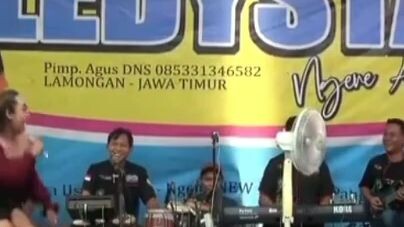 artis pembawa trauma