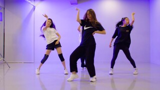 Quick Cover! BLACKPINK's latest comeback song (How You Like That) - Four Unnies Practice Room Cover 