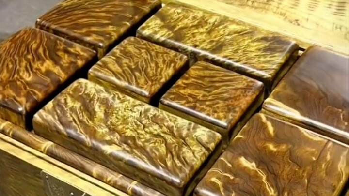 هيرميس بين خشب جينسينان